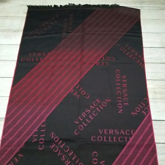 New Versace Logo Striped Scarf - Picture 11 of 13